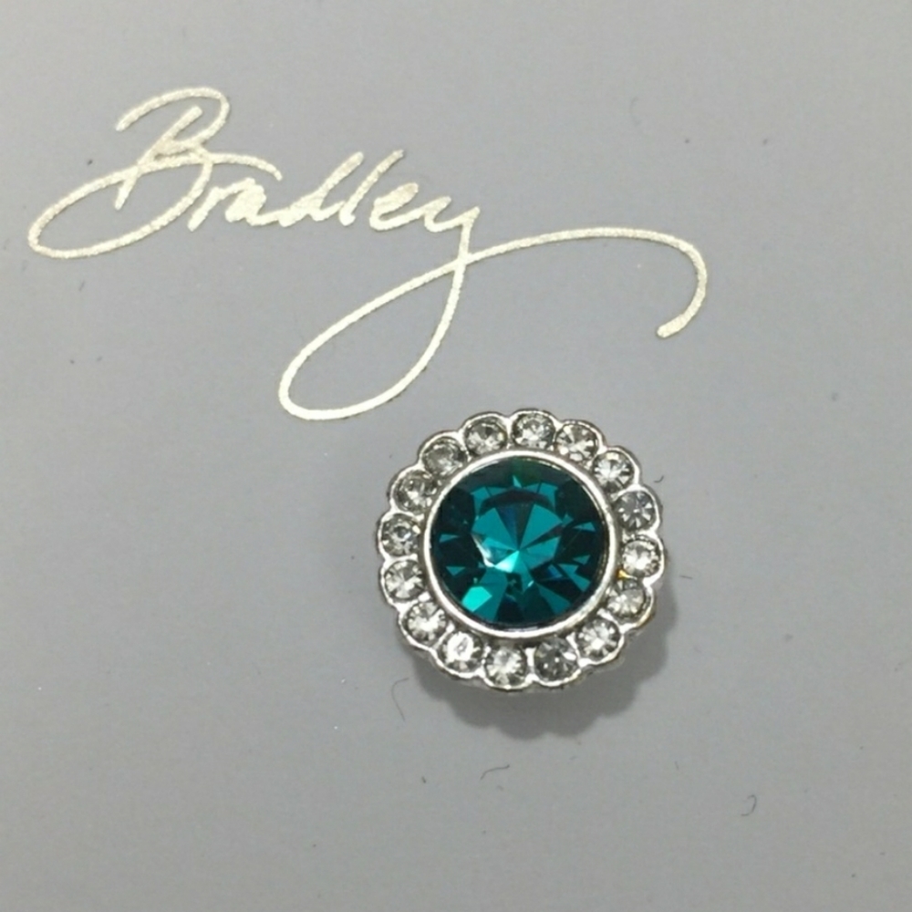NWT Beautiful Vera Bradley December Stud Earrings